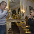 La Palat, Gigi Becali și Marius Ciobanu au încercat să repete împreună gestul de joi seara al puștiului, surprins de camerele televiziunii în momentele penalty-urilor