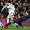 Cristiano l-a depăşit pe Pique, provocînd penaltyul care a deblocat El Clasico de marţi, 3-1 pentru Real pe Camp Nou // Guliver/GettyImages