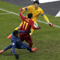 Numărul 11 al Spaniei împinge în poartă mingea calificării pentru CM 2014 // Foto: Reuters