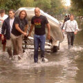 Veron, dreapta, și vărul său în acțiune