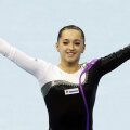 La 16 ani, Larisa Iordache e noua stea a gimnasticii româneşti // Foto: Reuters