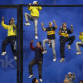 Suporteri? Mai degrabă maimuțe! // Foto: Reuters