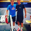 Vlad Oniţă (dreapta) alături de Tim Henman, după antrenamentul făcut împreună