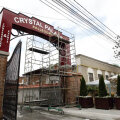 Asocierea dintre Bendei (stînga), ca reprezentant al RCS, și Dragomir pentru construirea Crystal Palace Ballroom a fost considerată dubioasă de către Alexandrescu (dreapta)