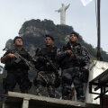 Soldații înarmați vor sta mereu cu ochii în patru în preajma jucătorilor la Rio de Janeiro // Foto: Reuters