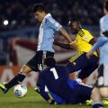Aguero marchează, dar arbitrul anulează golul.