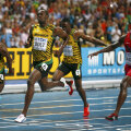 Bolt a trecut primul linia de final