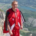 Mark Sutton înainte de un salt de base jumping