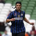 Dinamo ar fi al 4-lea club al lui Chivu în străinătate, după Ajax (1999-2003), AS Roma (2003-2007) și Inter (din 2007)
