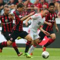 Ribery, în alb, vînat de 3 adversari. Francezul s-a zbătut mult, dar de gol nu s-a lipit // Foto: Guliver/GettyImages