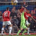 Nemții au dreptate să se plîngă. Valencia, în roșu, nu numai că se află în ofsaid, dar îl și faultează pe portarul Leno