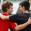 Gulbis (stînga) și Djokovici s-au întîlnit în circuitul profesionist de 5 ori, sîrbul impunîndu-se în patru întîlniri // Foto: Reuters
