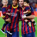 Neymar (stînga), Messi şi viitorul Barcei: Davi Lucca, fiul brazilianului, şi Thiago