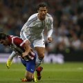 Cristiano (în alb), într-un derby al suferinţei pierdut de Real, 0-1 cu Atletico // Foto: Reuters