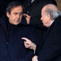Michel Platini, stînga, îl înțeapă pe Blatter: "Vorbește mereu împotriva Europei. De ce? Pentru că sîntem frumoși, bogați, nu știu"