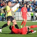 Gazdele (în roșu) au fost în multe momente la pămînt, așa cum e și echipa lui Popovici de o lună încoace // Foto: Ionuț Tabultoc (Botoșani)