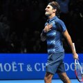 Roger Federer sărbătorind cu mîna pe inimă victoria de ieri // Foto: Reuters