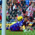 Pantilimon priveşte disperat. Mingea lui Bardsley e în poartă // Foto: Guliver/GettyImages