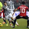 Tevez (centru) l-a depășit pe Bonaventura, dar și pe cel mai prolific golgeter juventin din ultimele 3 campionate // Foto: Reuters