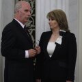 Octavian Belu şi Mariana Bitang vor primi din această lună indemnizaţia de 1.700 euro. Aceştia mai încasează bani de la partenerul FRGH, dar şi de la COSR