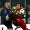 Fanii lui Bayern îl vor vedea pe Mandzukici contra lui Koscielny pe Emirates la prețuri nemțești // Foto: Reuters