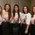 Alina Tecşor-Cercel, căpitanul nejucător, Irina Begu, Sorana Cîrstea, Simona Halep şi Monica Niculescu (de la stînga la dreapta) la dineul de prezentare de la Budapesta