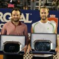 Florin Mergea (stînga) şi Oliver Marach, cu trofeele de la Viña del Mar Foto: Jim Rydell-ATP