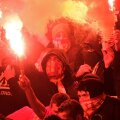 Ultraşii Galatei i-au primit pe englezi cu flăcări la Istanbul // Foto: Reuters