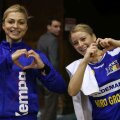 Adriana Nechita (stînga) şi Aneta Pîrvuţ nu au de ce să se teamă faţă de reacţia publicului. Ele joacă la Baia Mare // Foto: Marius Ionescu