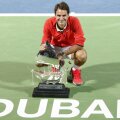Roger Federer și trofeul de la Dubai