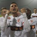 Grigore este căpitanul "cîinilor", iar Stoican a spus despre el: "Este un om admirabil, un fotbalist care se implică total, un erou"