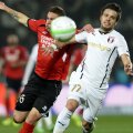 Mățel (dreapta, în duel cu Nicoară) a marcat aseară al doilea său gol în actuala stagiune a Ligii 1 // Foto: Mediafax