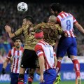 Raul Garcia a desprins-o decisiv la 3-1 pe Atletico, finalizînd letal dintre De Jong și Adil Rami // Foto: Reuters