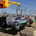 Lewis Hamilton va avea la dispoziţie 4 sesiuni de teste de cîte două zile în timpul sezonului, pe circuite incluse în calendar. Una dintre cele opt zile de teste trebuie dedicată dezvoltării pneurilor.