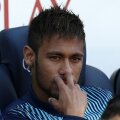 Neymar privește în gol de pe bancă. A fost duminică doar spectator la recitalul lui Messi