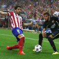 Neymar, dreapta, în duel cu Raul Garcia, foto: reuters