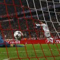 Ronaldo (dreapta) jubila în faţa unui Neuer îngenuncheat la 0-3 // Foto: Reuters