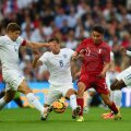 Gerrard, stînga, și colegii săi joacă pe bani mulți în Brazilia