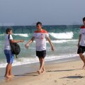 În apă vînat de kitesurferi, pe uscat de suporteri. Van Persie n-are liniște la Rio