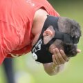 Filip s-a antrenat în Anglia purtînd o mască specială, ce-i conferea senzaţia unor şedinţe de alergare la peste 1.000 de metri altitudine