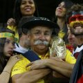 Expresii amestecate. Tristeţe, tentativă de consolare şi fericire extremă în tribuna stadionului de la Belo Horizonte