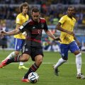 Klose marchează golul doi al nemţilor la 7-1 cu Brazilia // Foto: Reuters