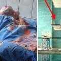 Fetița de 10 ani pe patul de spital înainte de operația
suferită ieri dimineață. Ea a căzut de pe trambulina
de 5 m pe marginea bazinului
Foto: OradeSibiu.ro