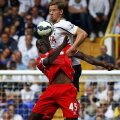 Balotelli, aici în duel cu Vertonghen, n-a fost în apele lui la debutul pentru Liverpool. L-au salvat însă Sterling, Gerrard și Moreno