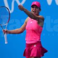 Simona Halep se ceartă, parcă spunîndu-şi că trebuia să trimită mingea în altă direcţie decît cea aleasă // Foto: Guliver/GettyImages