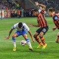 Douglas Costa (în mijloc) şi Şevciuk n-au trecut nici acum de Dnepr