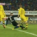Glezna lui Reus s-a îndoit sub presiunea crampoanelor adversarului său