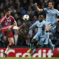 Xabi Alonso (stînga) a înscris primul gol pentru Bayern în Ligă şi a gafat în ziua în care a împlinit 33 de ani // Foto: Reuters