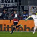 Weidenfeller, omul-gafă la Dortmund, aleargă disperat, dar nu poate împiedica golul 2 al lui Frankfurt // Foto: Reuters