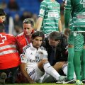 Khedira, în fund, revenindu-şi cu greu din şoc // Foto: Guliver/GettyImages